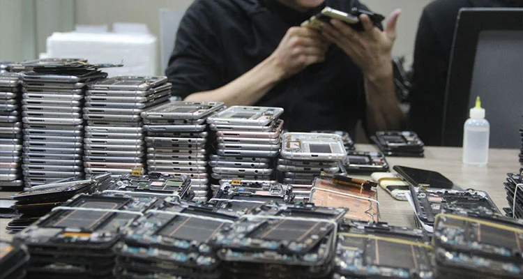 Ang Mga Presyo ng iPhone LCD Screen ay Polarizing sa 2026: Bakit Ang mga Repair Shop ay Bumabalik sa Refurbished Original Displays